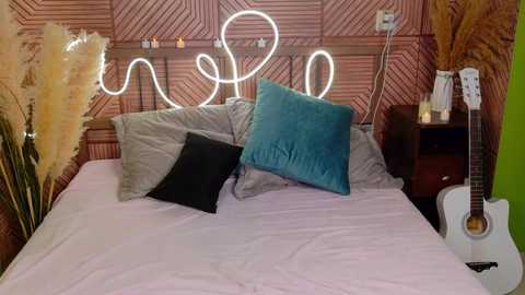 Media: sweetshy_ Chaturbate 2025-11-11 17:42:00