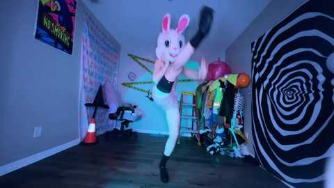 Media: hexivu Chaturbate 2025-11-14 03:02:00