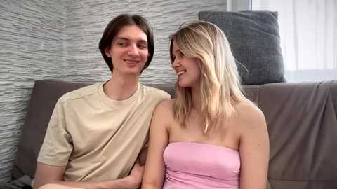 Media: amandatalk Chaturbate 2025-11-15 09:28:00