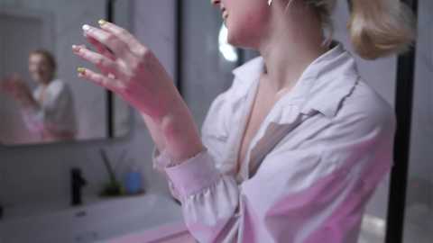 Media: gin_yoon Chaturbate 2025-11-15 10:38:00