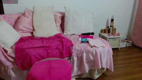 awesomeamy82 @ myfreecams on 20230901