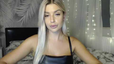 hottiexchloe @ myfreecams on 20230903