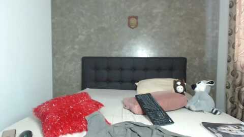 fitbarbiedoll @ myfreecams on 20230904