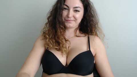 deeleecious94 @ myfreecams on 20230905