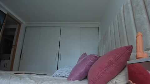 lau___ @ myfreecams on 20230906