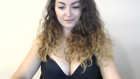 deeleecious94 @ myfreecams on 20230918