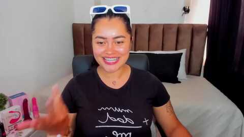 Media: lola_evans_ Myfreecams Invalid Date