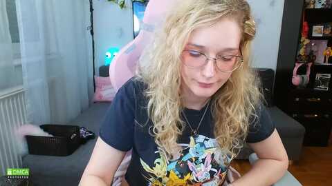 Media: monicmoon18 Myfreecams Invalid Date
