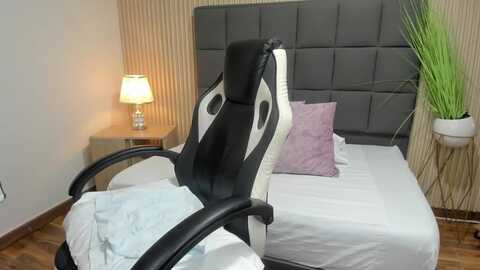 renata_taylor @ myfreecams on 20230923