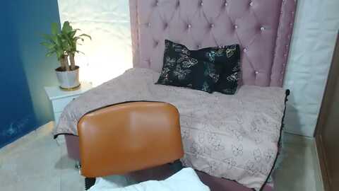 allisonmt72 @ myfreecams on 20230930