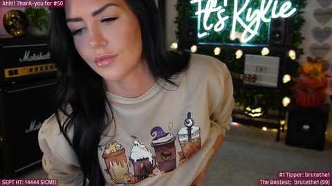 Media: itskylieeh Myfreecams Invalid Date