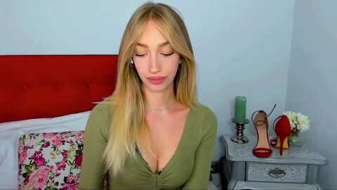 sandrabeautyy @ myfreecams on 20231002