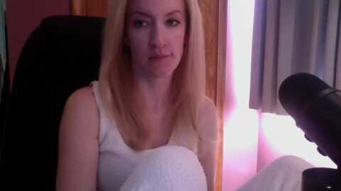 kittydarlingg @ myfreecams on 20231005
