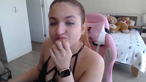 meghanzou @ myfreecams on 20231015