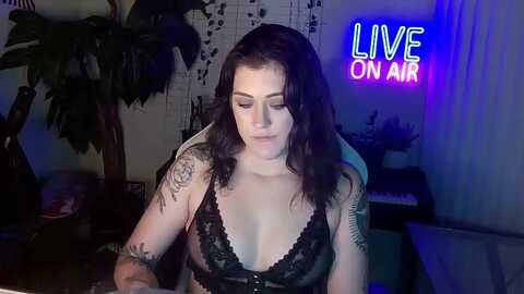 natalienavedo @ myfreecams on 20231017