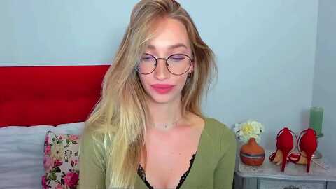 sandrabeautyy @ myfreecams on 20231024