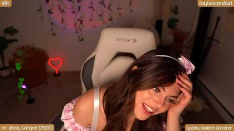 ibellaswan @ myfreecams on 20231028
