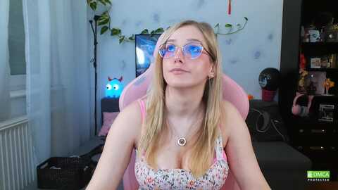 Media: monicmoon18 Myfreecams Invalid Date