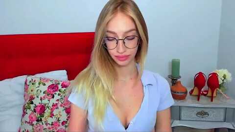 sandrabeautyy @ myfreecams on 20231029