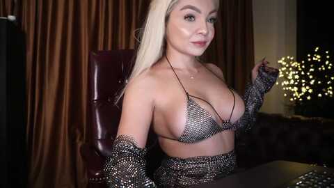 molly_art @ myfreecams on 20231116