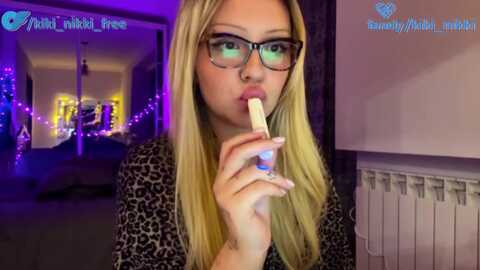 sk8gurl420 @ myfreecams on 20231119