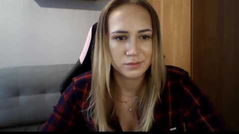 catrinlips @ myfreecams on 20231120