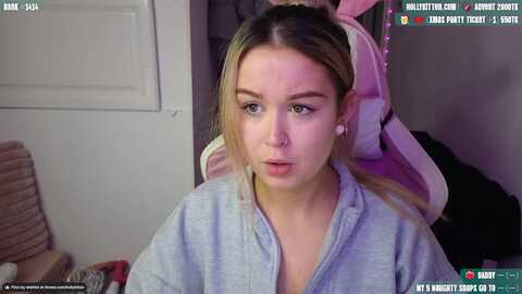 hollykittenn @ myfreecams on 20231120