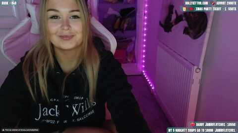hollykittenn @ myfreecams on 20231121
