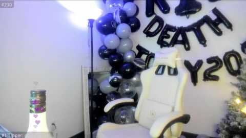 sparklybday @ myfreecams on 20231122