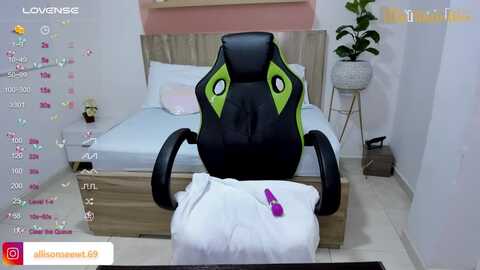 isis_18 @ myfreecams on 20231124