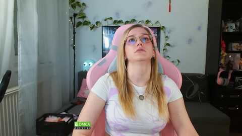 Media: monicmoon18 Myfreecams Invalid Date