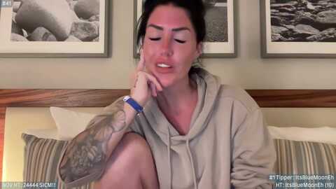 Media: itskylieeh Myfreecams Invalid Date