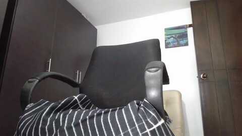 alice_tess @ myfreecams on 20231201