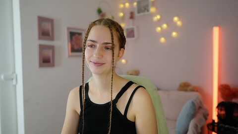 Media: naomi_woods18 Myfreecams Invalid Date