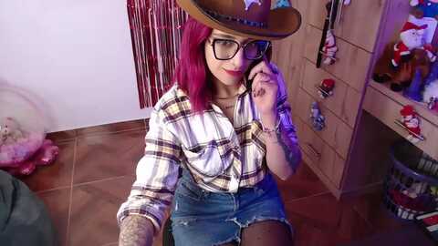 miahot21 @ myfreecams on 20231207