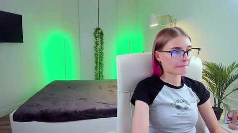 summerdiana @ myfreecams on 20231208