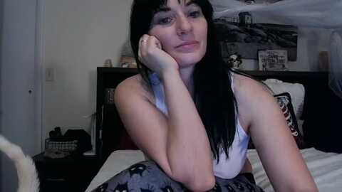 crystallake @ myfreecams on 20231209