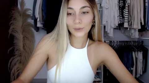 emyconner @ myfreecams on 20231216