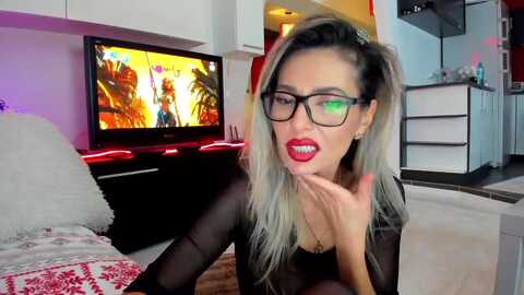 horny4santa @ myfreecams on 20231219