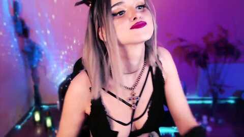 queenjolie @ myfreecams on 20231222