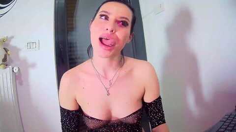 ashleystar9 @ myfreecams on 20240106