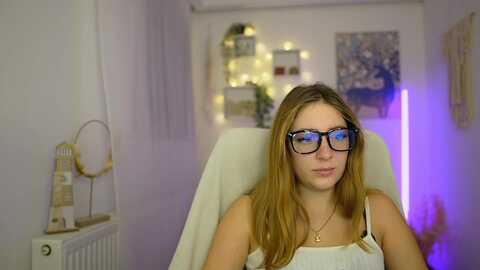 Media: tina_nappi18 Myfreecams Invalid Date