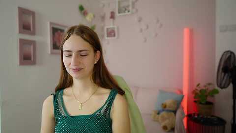 Media: naomi_woods18 Myfreecams Invalid Date