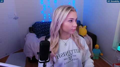 snowwwwwwwwww @ myfreecams on 20240113