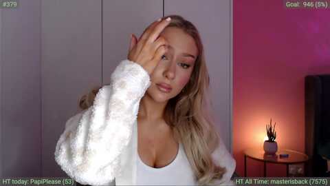 petiteavax @ myfreecams on 20240117