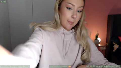 petiteavax @ myfreecams on 20240123