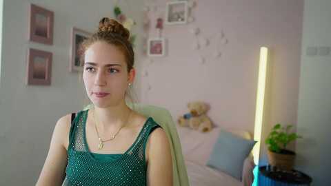 Media: naomi_woods18 Myfreecams Invalid Date