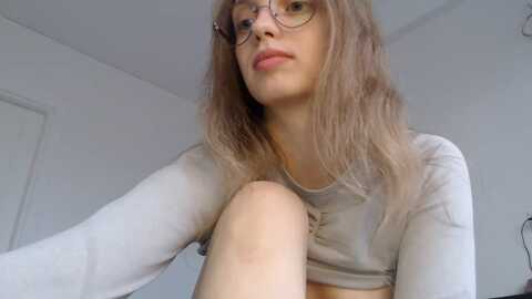 oliviawhites @ myfreecams on 20240204