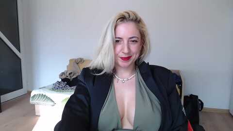 cute__queen @ myfreecams on 20240316