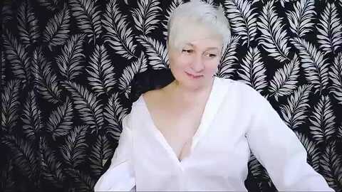 oliviaoskar_ @ myfreecams on 20240317
